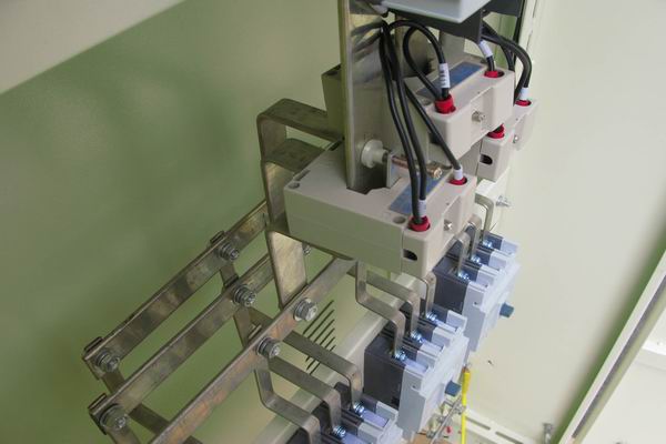 宜州配电柜-应急照明配电柜使用对工作人员的具